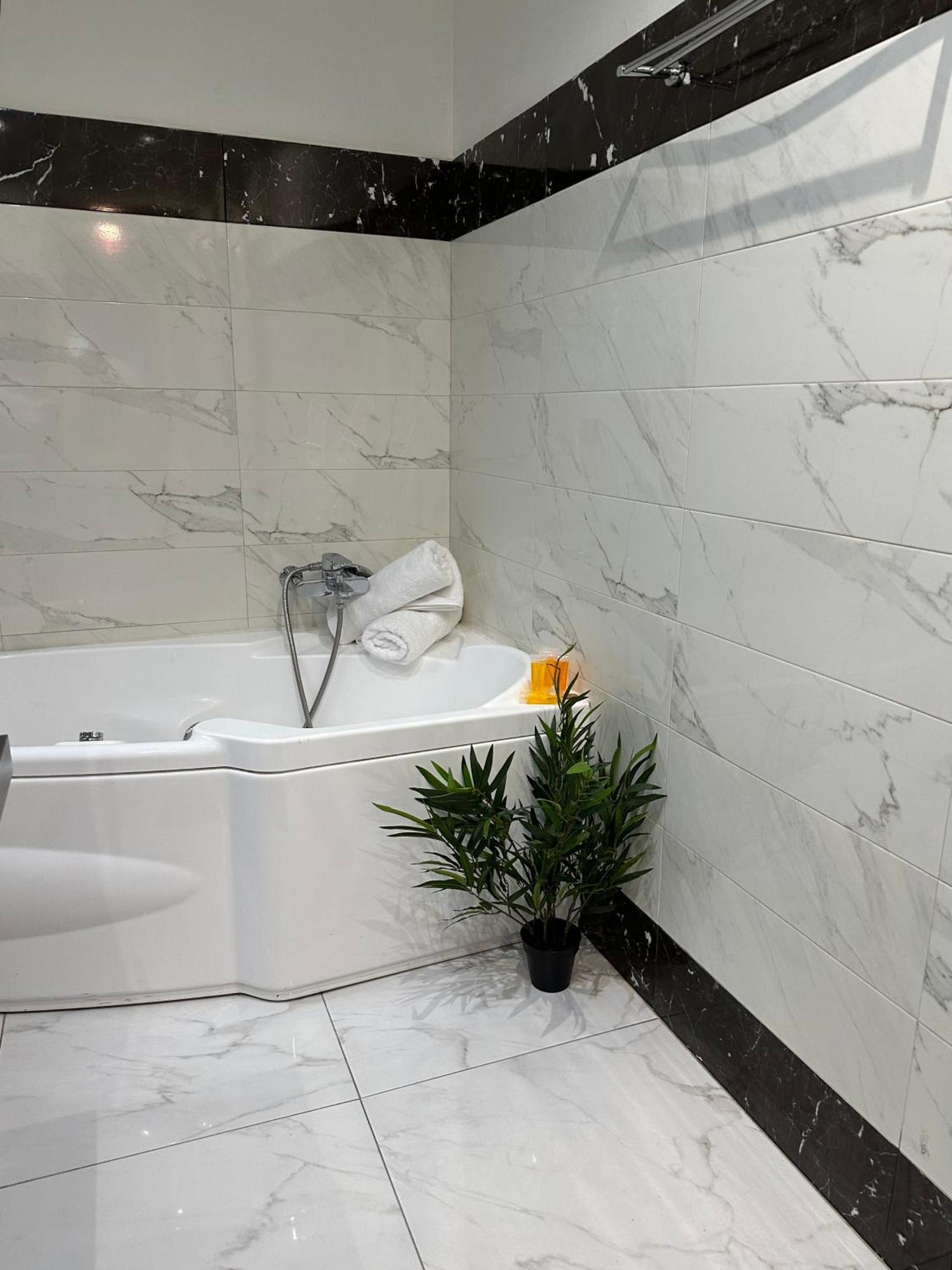 2 Bd Apt In Syntagma With Acropolis View Atenas Exterior foto